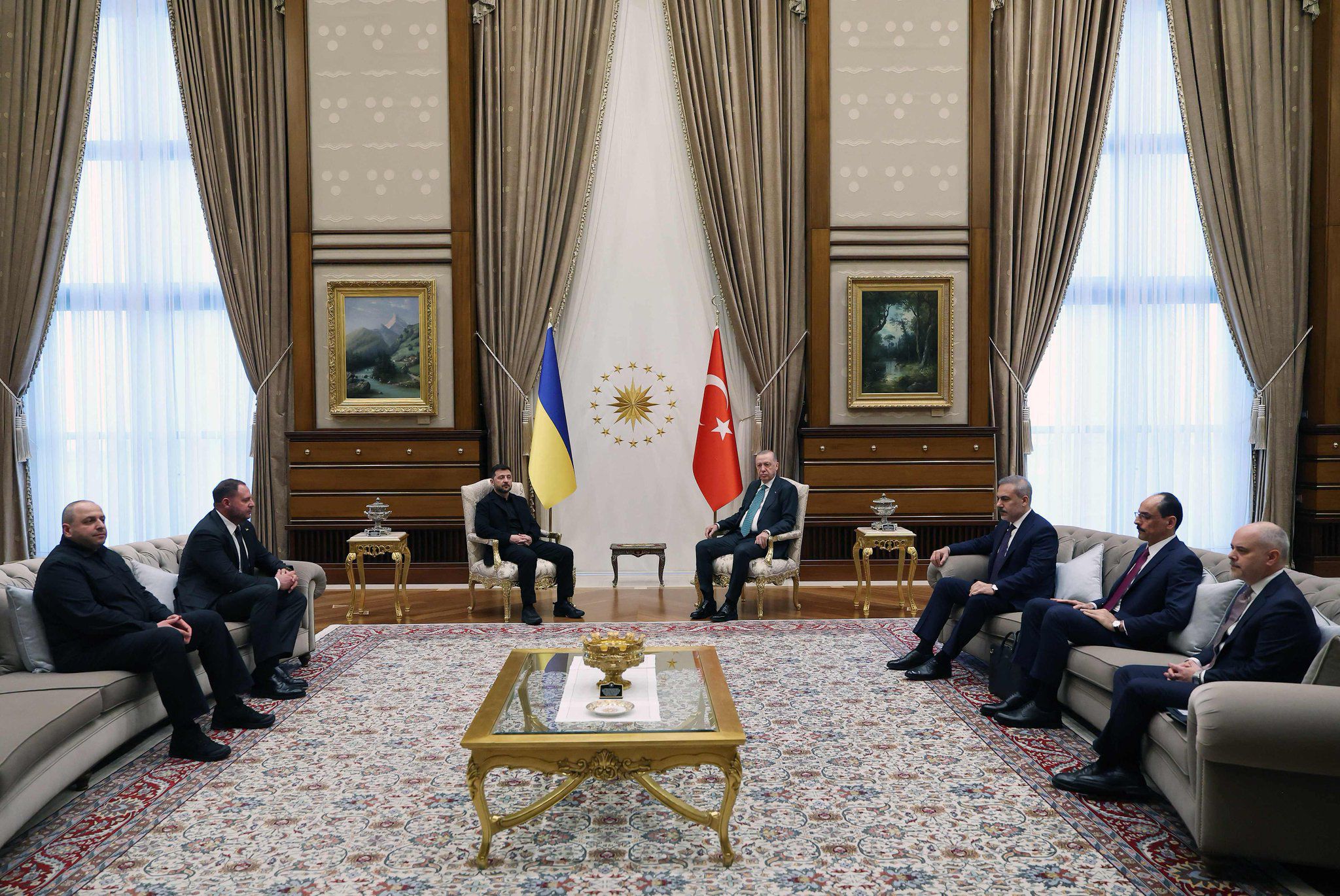 Zelenski a purtat astăzi discuții de pace cu Erdogan, în Turcia. Rusia nu a participat, iar trimisul special al SUA, Steve Witkoff, nu a mai venit