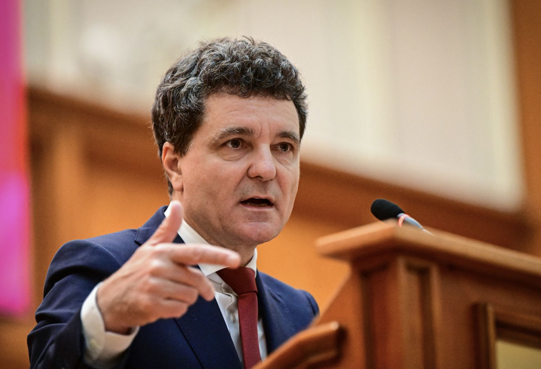 Nicuşor Dan a confirmat că la Preşedinţie există un consilier A.I.: „Eu îl folosesc doar pe cel al lui Google”