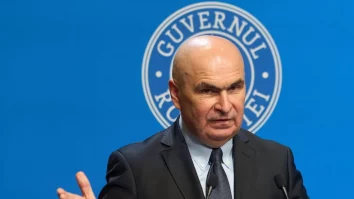 CCR dă peste cap calculele Guvernului Bolojan: Se amână toate majorările de taxe care ar fi intrat în vigoare de la 1 ianuarie 2026. Contestația depusă de AUR va fi judecată abia în februarie. Reacția Guvernului