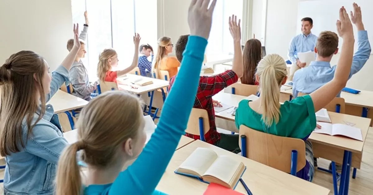 Noile programe școlare pentru liceu intră în vigoare din anul 2026 -2027. Un sfert din ore vor fi folosite pentru recapitulare și aplicare practică