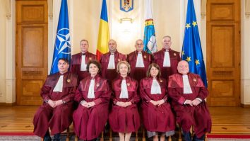 Cum a reușit Premierul Bolojan să convingă CCR să cedeze cerințelor sale? Toni Neacșu, fost judecător CSM: „Se bazează pe majoritatea pe care o are la Curtea Constituțională. Probabil legea va trece din cauza campaniei agresive a Guvernului”
