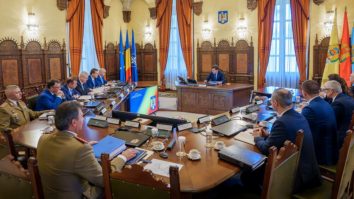 Nicușor Dan dezbate luni în CSAT noua „Strategie de Apărare” a României. Documentul are doar 40 de pagini și nu conține nimic concret despre apărarea țării