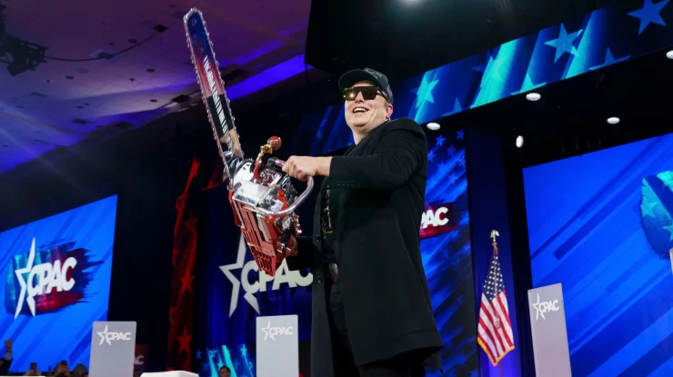 Departamentul pentru Eficiență Guvernamentală, condus inițial de Elon Musk, a fost desființat. Trump caută alternative pentru reducerea cheltuielilor guvernamentale