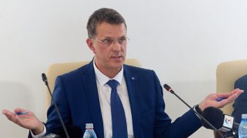 Ministrul Apărării, Ionuţ Moşteanu: „Drona care a intrat în spaţiul aerian românesc s-a prăbuşit singură. Mi-aş fi dorit ca piloții să o dea jos, dar n-au reușit”