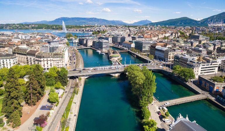 Referendum în Elveția: 79% dintre cetățeni au votat împotriva taxei de 50% pe moștenire pentru super-bogați. 84% au votat împotriva introducerii serviciului civic obligatoriu