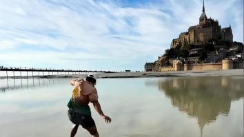 „Skimboarding-ul” devine noul sport extrem vedetă de pe internet. Adrien Raza e campion european de skimboarding și are aproape un milion de urmăritori pe YouTube și Instagram