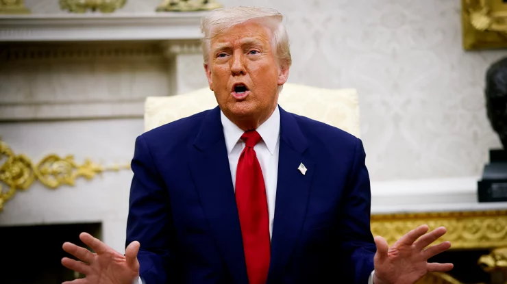 Trump confirmă că planul de pace în 28 de pași elaborat de SUA pentru încheierea războiului a fost modificat: „Voi avea o întâlnire cu Zelenski și Putin doar dacă se ajunge la o variantă finală a acordului”. Pacea e acum în mâinile lui Putin