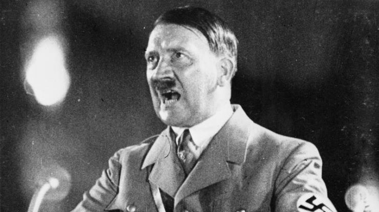 O nouă analiză ADN dezvăluie „secretul întunecat” al lui Adolf Hitler: Dictatorul ar fi avut un singur testicul și un micropenis. „Dacă și-ar fi văzut rezultatele genetice, s-ar fi trimis singur la gazare”, spune geneticianul principal al studiului