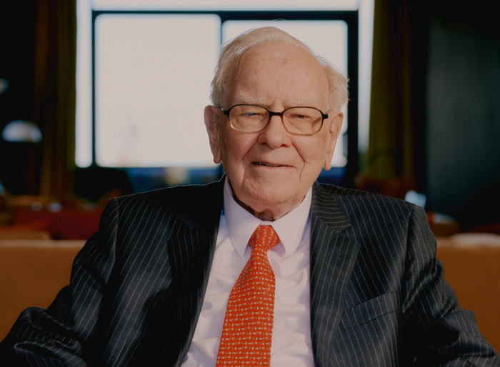 Warren Buffett le-a trimis o ultimă scrisoare, din suflet, investitorilor de la Berkshire Hathaway: „Mă retrag în liniște. Scriu aceste rânduri ca cineva care a fost de nenumărate ori necugetat și a făcut multe greșeli, dar a fost și foarte norocos”