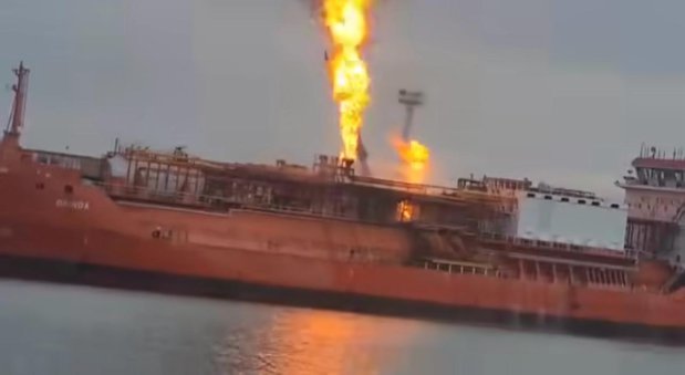 Incendiul de la nava cu GPL din portul Ismail a fost stins. Locuitorii din Plauru se pot întoarce acasă