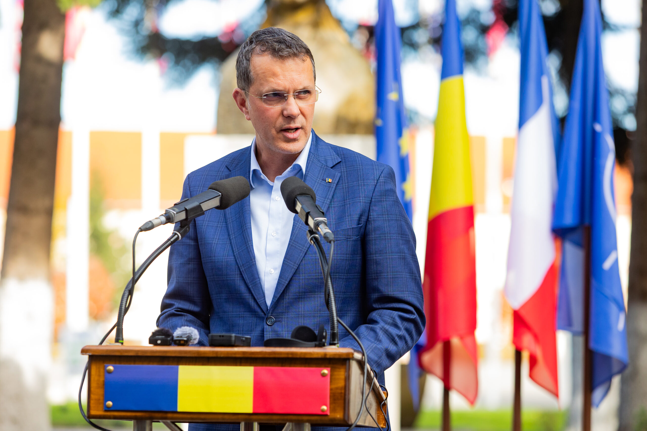 Ce a făcut Moșteanu pentru Armata României, în 5 luni de mandat? Noul ministru al Apărării se va confrunta cu provocări majore: 5/10 români cred că România nu poate rezista unui conflict major nici măcar 48 de ore, potrivit Avangarde