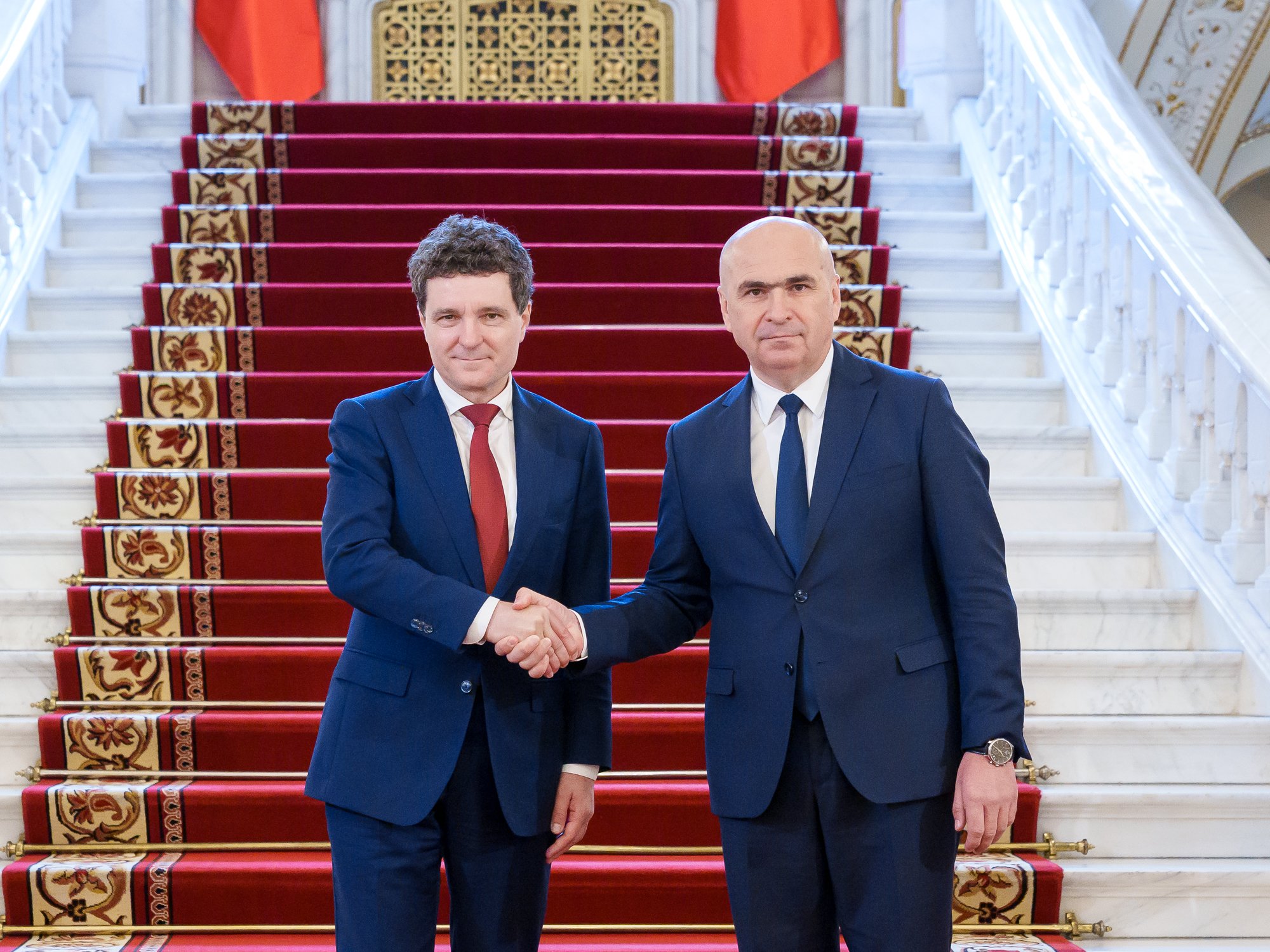 Bolojan se laudă că a ajuns la o înțelegere privind pensiile magistraților, CSM spune că va respinge din nou varianta gândită de Guvern. Toni Neacșu, fost judecător CSM: „Nu vom avea niciun fel de înțelegere până la jumătatea lunii decembrie. Nicușor Dan s-a raportat ceva mai corect la tot acest scandal, dar dacă era matematician, creștea perioada de tranziție la 17 ani”