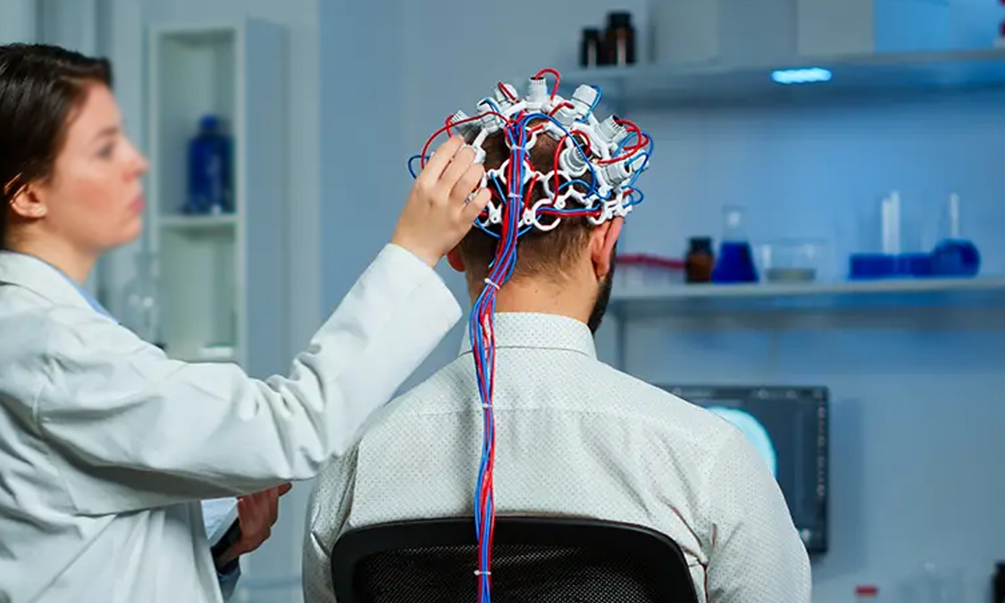 „Oamenii nu înțeleg cât de mult trăim deja într-o lume science fiction”: cum a evoluat neuroștiința? Cipurile vor trece de la cei care au nevoie la cei care le vor