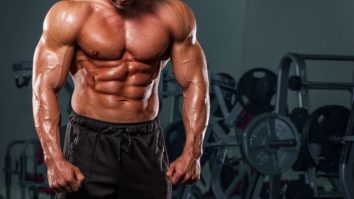 Tot mai mulți bărbați apelează la tratamentul cu testosteron promovat de influencerii din online