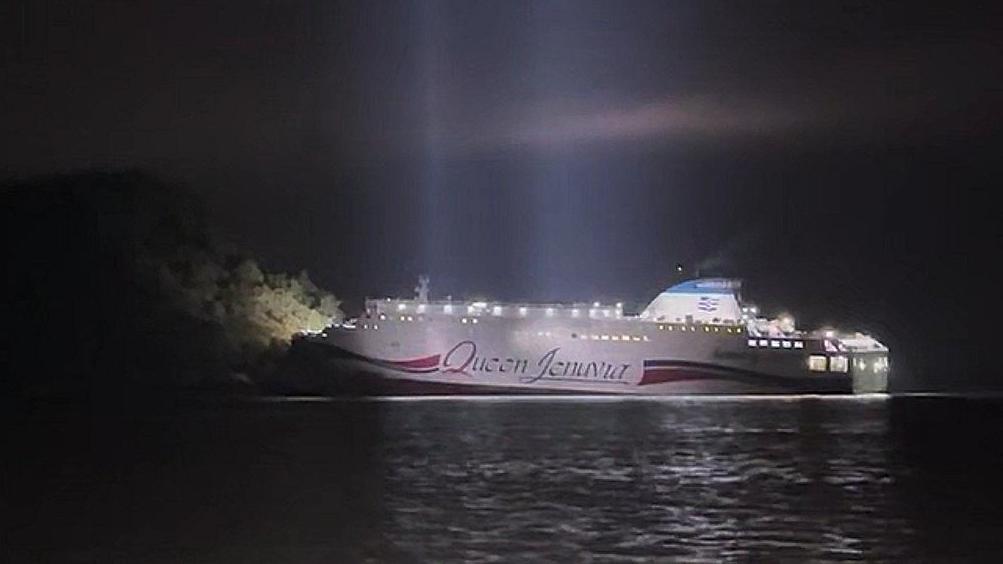 Un feribot cu 246 de pasageri și 21 de membri ai echipajului la bord a eşuat în largul coastei de sud-est din Coreea de Sud