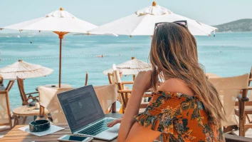 De la business trip la city break, tinerii din Generația Z călătoresc pe banii corporațiilor. Angajații prelungesc călătoriile de serviciu cu zile de vacanță