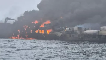 Ucraina atacă infrastructura gigantului rus Rosneft din Tuapse. Un debarcader și un petrolier sunt în flăcări