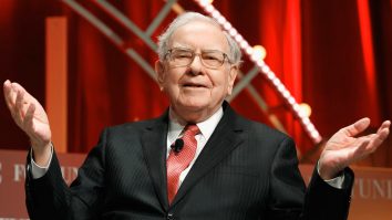 Tranzacții majore pe Wall Street: Berkshire Hathaway vinde acţiuni de 6,1 miliarde de dolari, în timp ce Warren Buffett se pregăteşte să părăsească poziția de CEO după 60 de ani