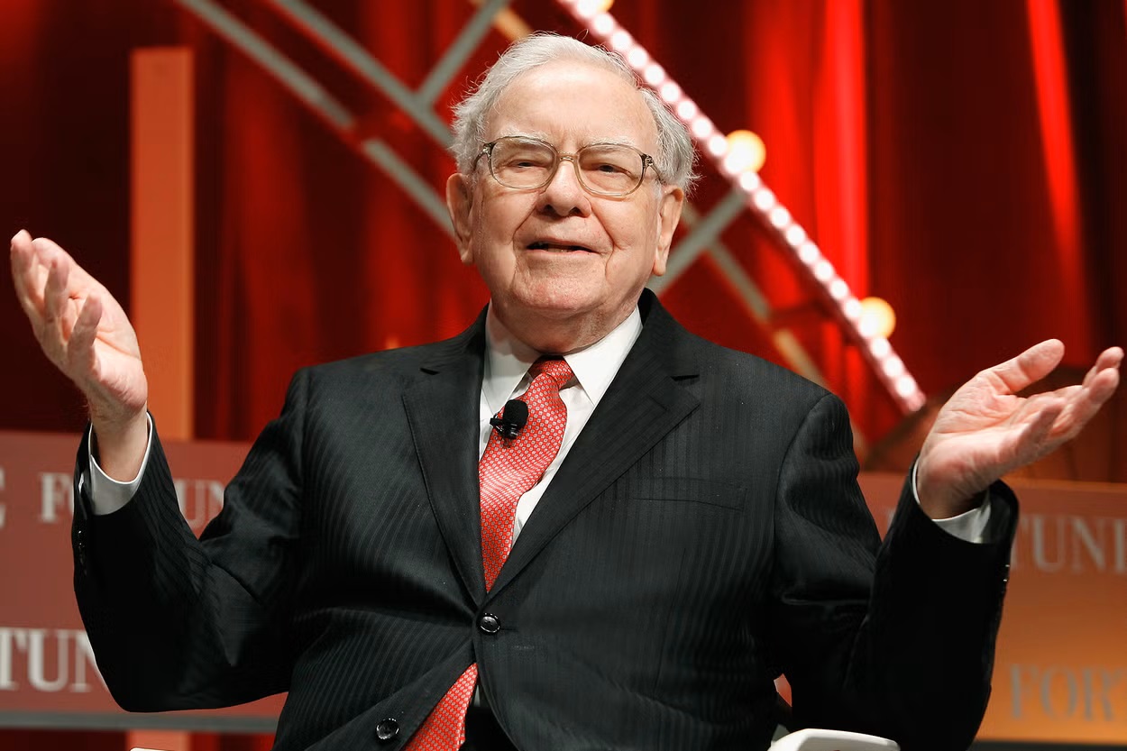 Tranzacții majore pe Wall Street: Berkshire Hathaway vinde acţiuni de 6,1 miliarde de dolari, în timp ce Warren Buffett se pregăteşte să părăsească poziția de CEO după 60 de ani