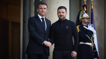 Volodimir Zelenski va fi primit luni la Paris de Emmanuel Macron: Ce doi vor discuta despre condițiile pentru „o pace justă și durabilă”