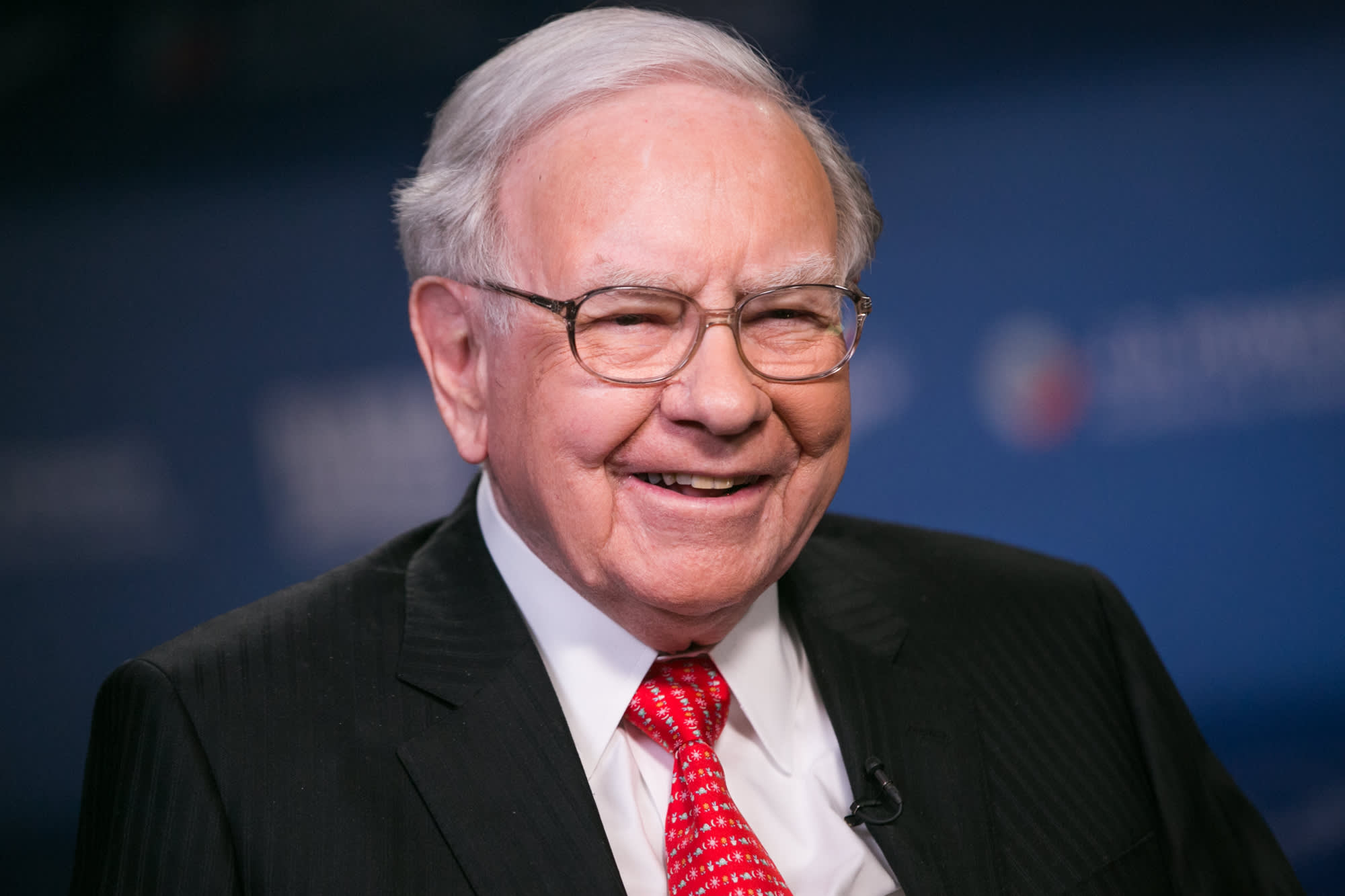 Warren Buffett se retrage din funcția de CEO al Berkshire Hathaway după aproape 60 de ani. Cine preia conducerea