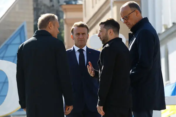 „Convergența dintre SUA, Ucraina și Europa rămâne principala problemă în negocierile de pace”, spune Macron. Liderii europeni sunt sceptici față de planul lui Trump și sunt hotărâți să îl ajute pe Zelenski