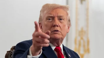 Trump dă în judecată BBC pentru 5 Miliarde de dolari pentru defăimare: „Au editat intenționat și înșelător discursul”