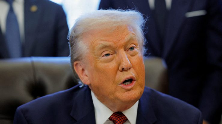 Trump a semnat un ordin executiv pentru protejarea veniturilor obținute din petrolul Venezuelei