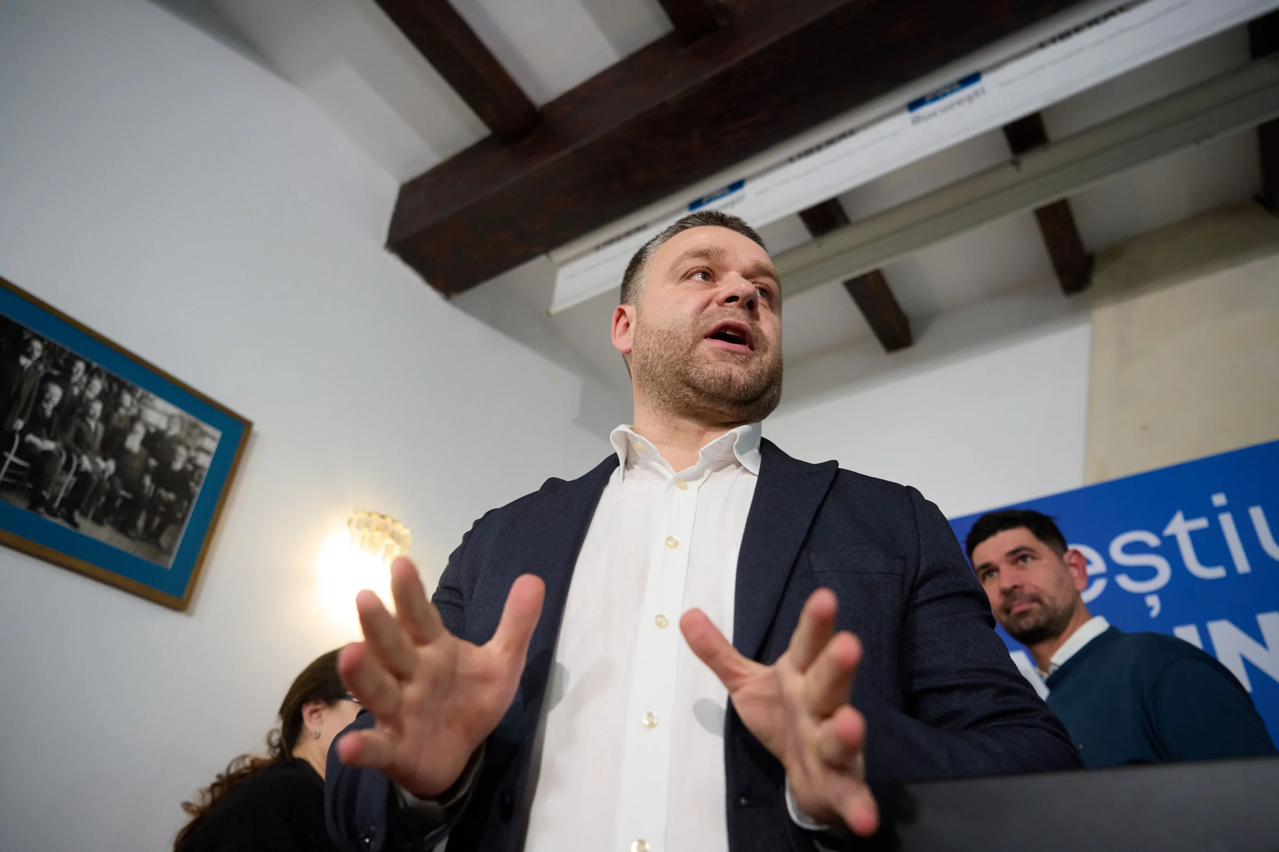 Victoria lui Ciucu „răstoarnă sondajele”. Ce scrie presa din China, Rusia și Europa despre noul Primar General al Capitalei