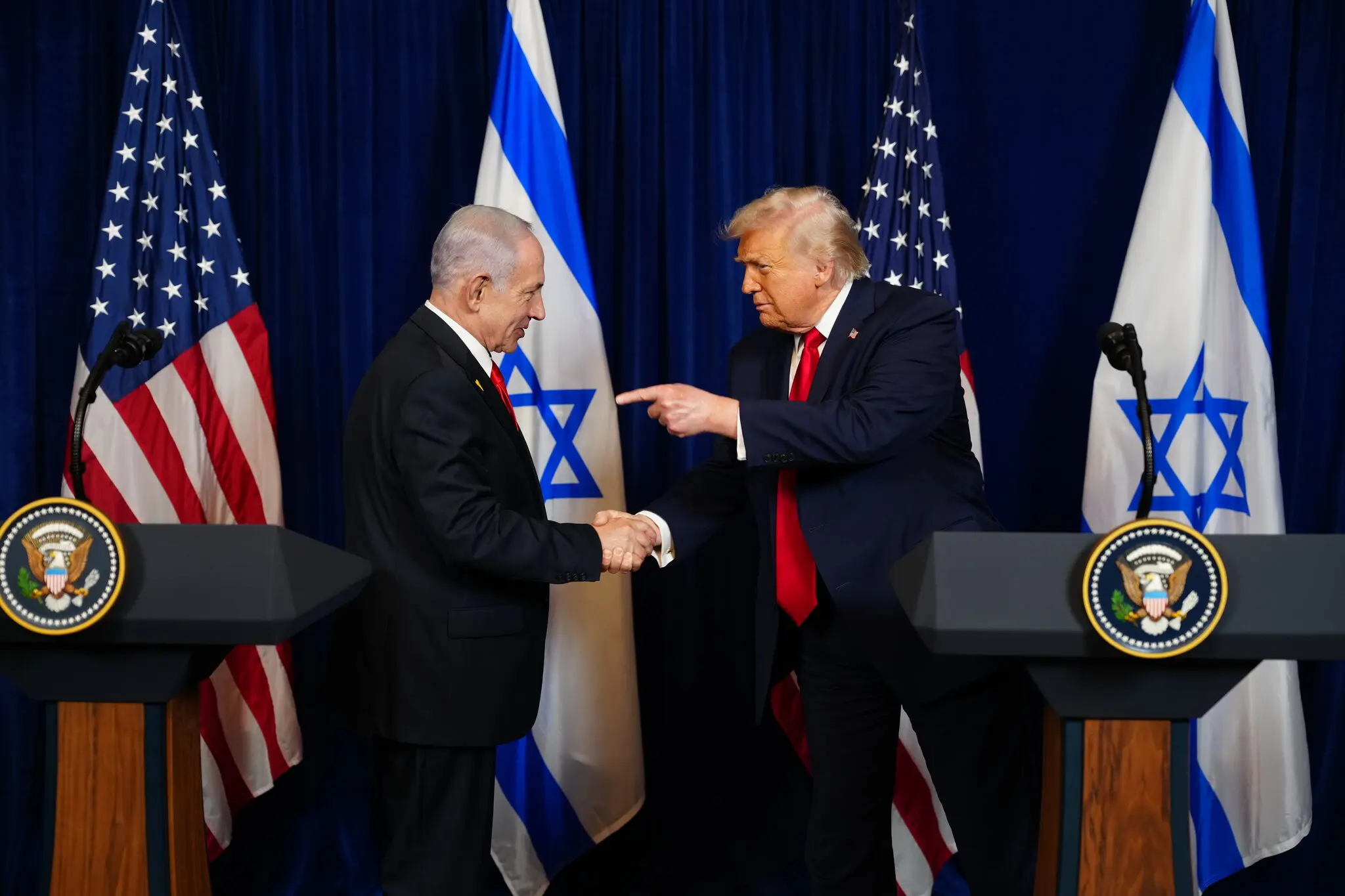 LIVE UPDATE. Netanyahu îi acordă lui Trump „Premiul Israelului” după discuțiile cu ușile închise de la Mar-a-Lago, cel mai prestigios premiu al țării acordat anterior doar israelienilor: „Ești cel mai bun prieten al Israelului”
