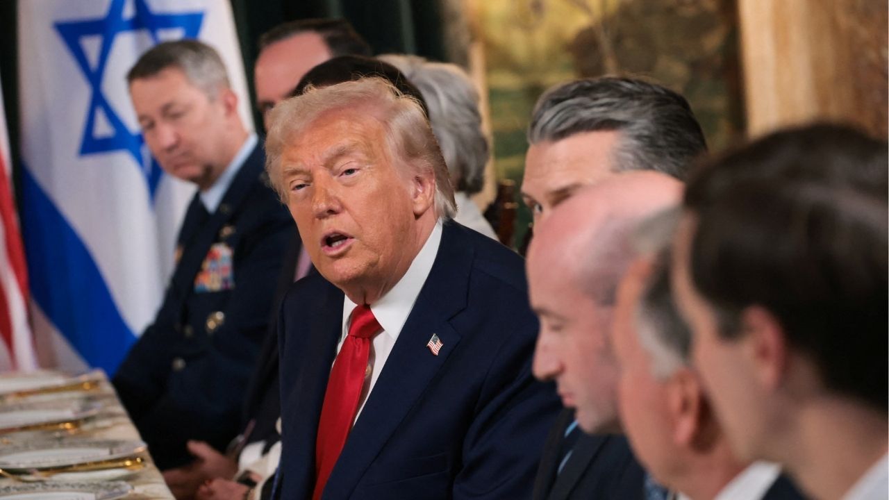 Trump: „Știm exact unde merg, ce fac și sper că Iranul nu se reînarmează, pentru că nu vrem să trimitem un bombardier B-2 de luptă din nou.” Președintele Statelor Unite a avut o reacție dură la adresa Iranului și a grupării Hamas după întâlnirea cu Netanyahu