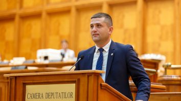 USR a validat nominalizările pentru ministerele Apărării și Economiei. Radu Miruță va prelua Apărarea, iar Irineu Darău va prelua Ministerul Economiei. Ciprian Ciucu a depus jurământul ca Primar General