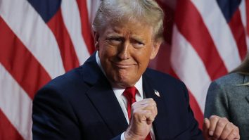 Trump declară Guvernul Maduro o „organizație teroristă”: „Venezuela este complet înconjurată de cea mai mare armată navală. Ordon BLOCAJ TOTAL ȘI COMPLET AL TUTUROR PETROLIERELOR”