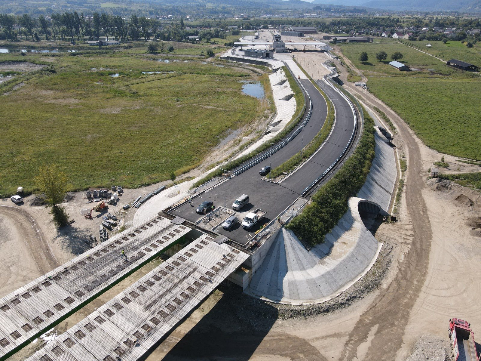 Podul peste Tisa care va lega România și Ucraina a trecut testele de rezistență și este pregătit de deschidere