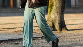 Costumele rigide și cravatele nu mai sunt obligatorii în corporații. „Smart-casual” a devenit noua ținută zilnică pentru bărbați