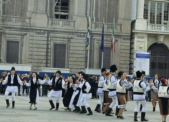 Românii din Torino se întorc acasă. În ultimii cinci ani, peste 5.000 de persoane au părăsit orașul. Românii rămân cea mai numeroasă comunitate de străini din Torino