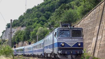 Șefii CFR Călători inventează „programul de lucru întrerupt”. Angajații sunt obligați să vină la lucru de două ori pe zi