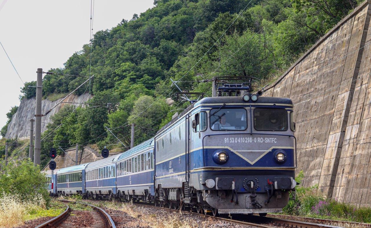 Șefii CFR Călători inventează „programul de lucru întrerupt”. Angajații sunt obligați să vină la lucru de două ori pe zi