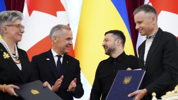 Canada acordă un nou sprijin de 2,5 miliarde de dolari Ucrainei și condamnă ultimele atacuri ale Rusiei. Carney s-a întâlnit cu Zelenski înainte de discuțiile cu Trump