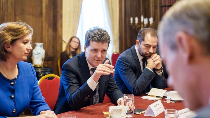 Nicușor Dan anunță, din Londra, că șefii Serviciilor Secrete vor fi numiți abia în 2026. Ce face  Președintele României în Regatul Unit