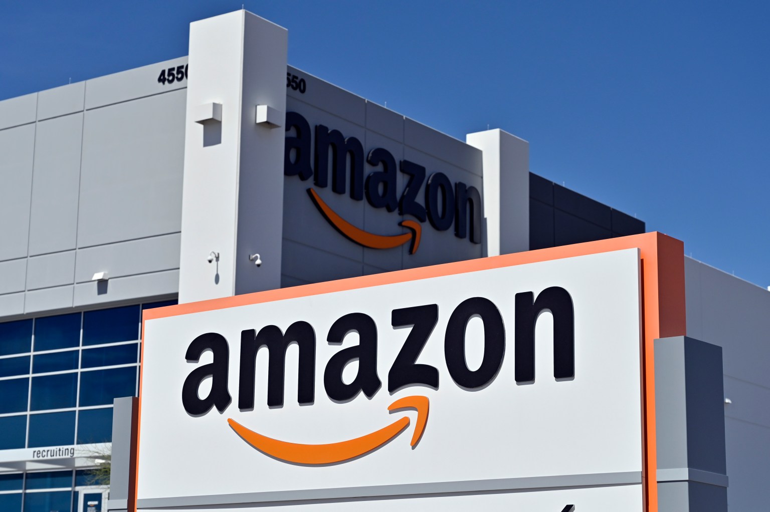 Amazon plătește 180 de milioane de euro Italiei pentru a încheia o anchetă privind fraude fiscale și muncă ilegală