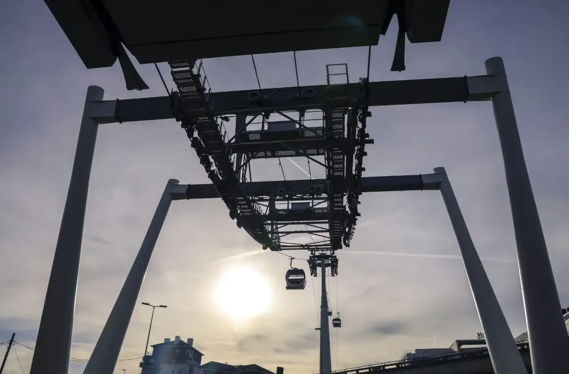 Cea mai mare telegondolă urbană din Europa s-a deschis în Franța. Un proiect similar pentru București așteaptă verdictul Primarului Capitalei