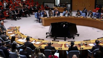 Venezuela acuză Statele Unite de „cea mai mare extorsiune din istoria țării, mai rea decât pirateria”, în cadrul unei reuniuni de urgență a ONU. Rusia și China acuză SUA de „hărțuire și agresiune”