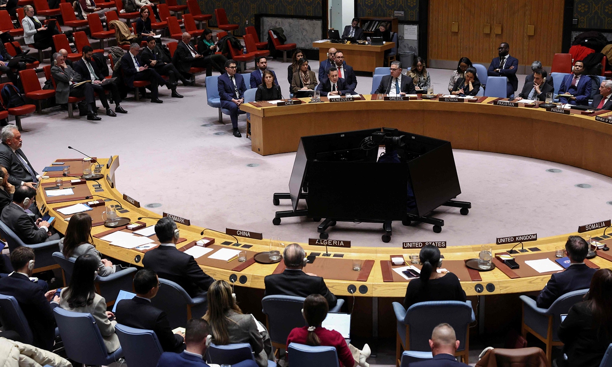 Venezuela acuză Statele Unite de „cea mai mare extorsiune din istoria țării, mai rea decât pirateria”, în cadrul unei reuniuni de urgență a ONU. Rusia și China acuză SUA de „hărțuire și agresiune”