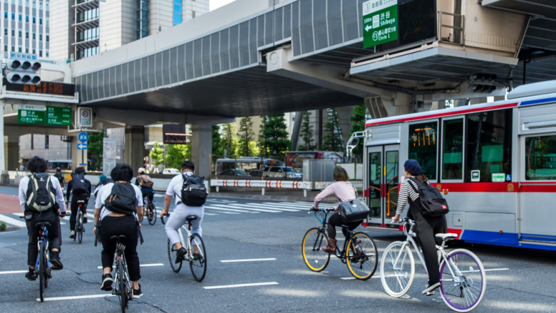 Japonia suspendă 900 de permise auto pentru șoferii prinși sub influența alcoolului pe bicicletă