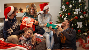 Cadoul primit de Crăciun poate spune mai multe decât crezi despre relația ta. Psiholog: Cadourile scumpe ascund dezechilibre