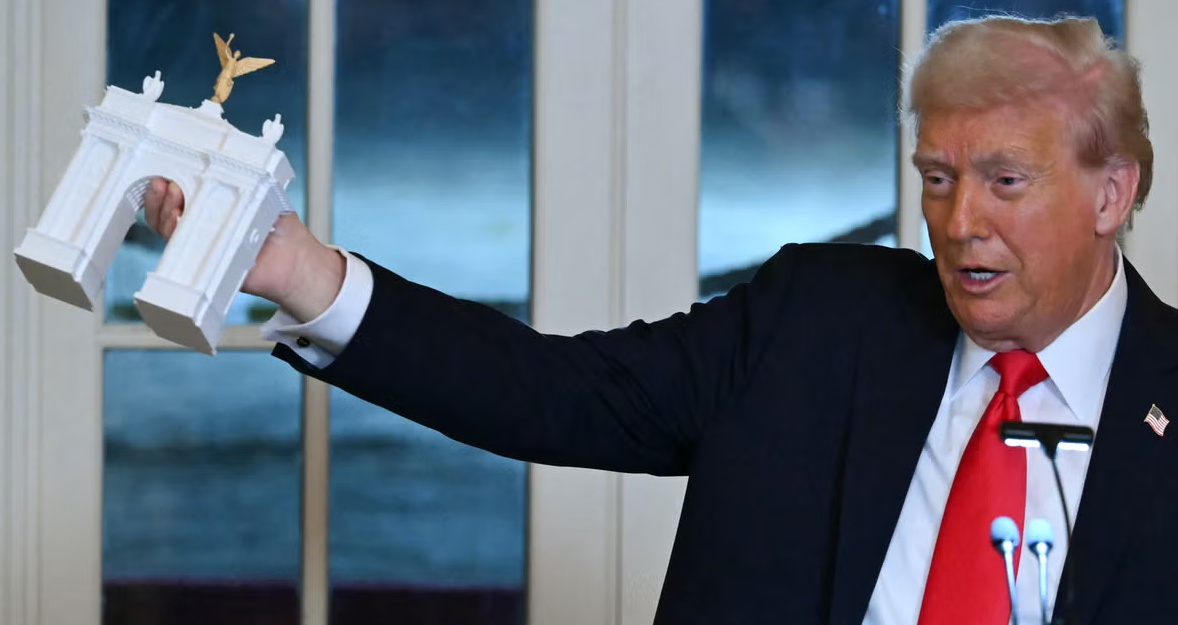 Trump e dat în judecată pentru planul de a construi o sală de bal: „E o distrugere a istoriei. Niciun Președinte nu are voie să demoleze părți din Casa Albă fără consultări oficiale”