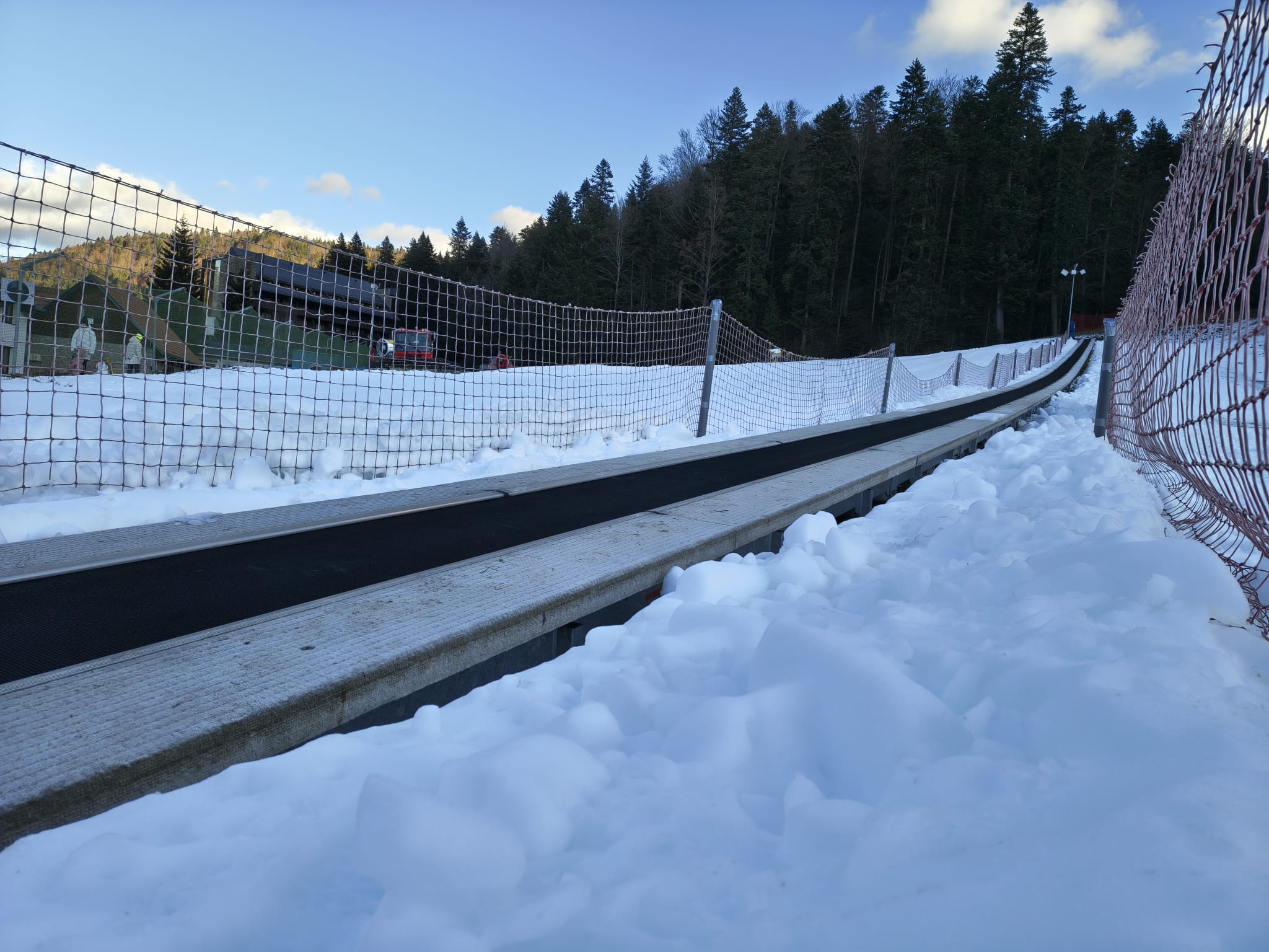 Ce faci în weekend? Mergi la schi, la Azuga