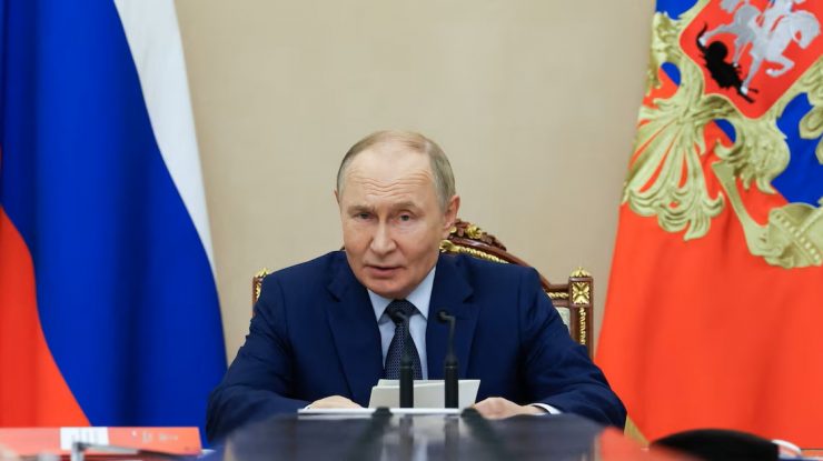 Avertisment de la Kremlin: „Dacă vrea pace, Ucraina trebuie să-și retragă trupele din zonele pe care le mai controlează în Donbas”. Trump și Putin vor avea o altă convorbire telefonică „foarte curând”, anunță Peskov