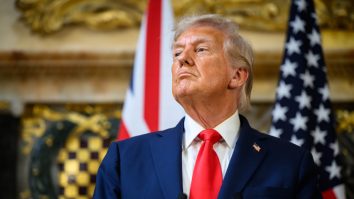 Donald Trump afirmă că a discutat „în termeni destul de duri” cu liderii Franţei, Germaniei şi Regatului Unit despre Ucraina. Kievul şi-a prezentat răspunsul la planul american de pace